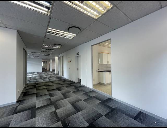 489M² OFFICE TO LET IN SANDTON CENTRAL